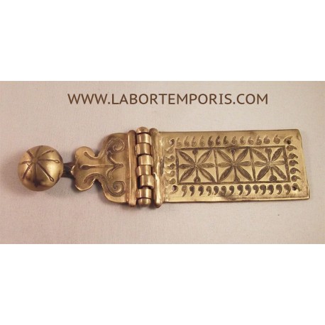 Lorica segmentata hook